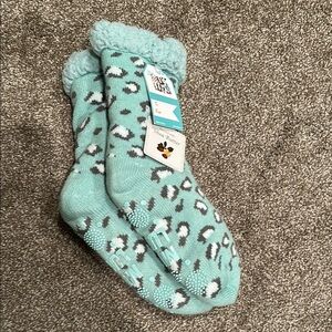 MukLuk Aqua Leopard Print Fuzzy Socks